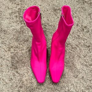 Steve Madden Vakay pink bootie with heel